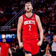 火箭裁掉中锋兰代尔