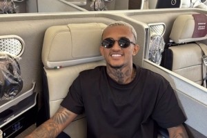 九游官网-直抵罗马！韦斯利社媒晒出飞机上的照片：♥️