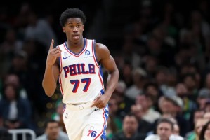 九游官方-美记：埃奇库姆遭遇腰部挫伤，将在对阵老鹰赛前复查