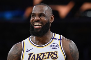 熬老头🤣詹姆斯目前40岁186天 比联盟中5位主帅的年龄都要大