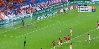 博阿基耶点球.gif